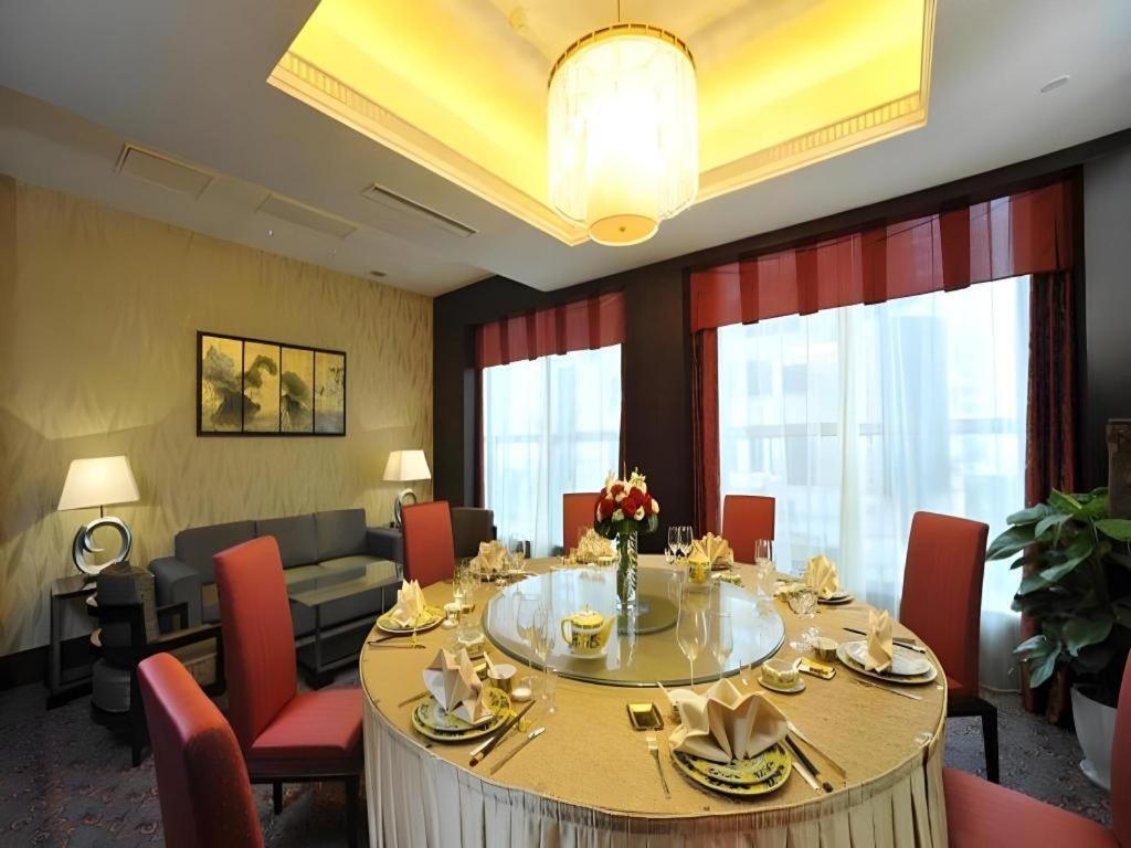 Grand Soluxe Zhongyou Hotel Sanghaj Kültér fotó
