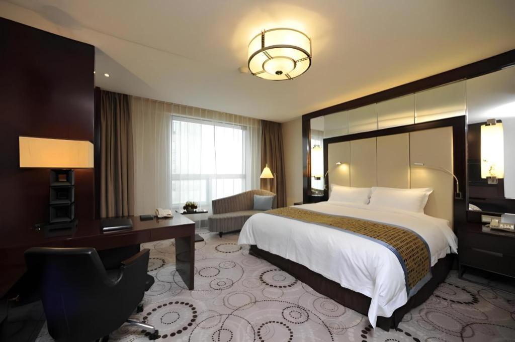 Grand Soluxe Zhongyou Hotel Sanghaj Kültér fotó
