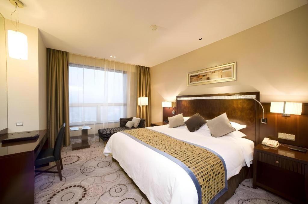 Grand Soluxe Zhongyou Hotel Sanghaj Kültér fotó